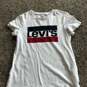 White Levi’s Tee Shirt